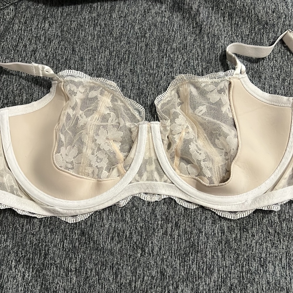 Victoria Secret Bra - Picture 4 of 7